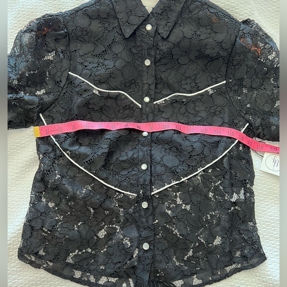 Divine Heritage Western Lace Pearl Snap Blouse - Picture 13 of 16